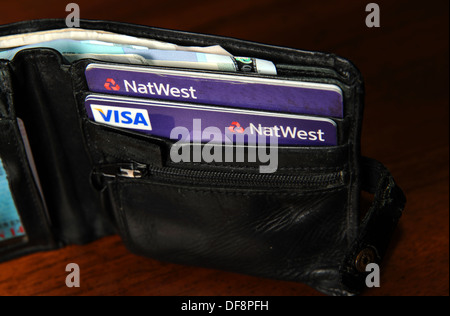 National Westminster NatWest le carte di credito e di debito Visa card in un portafoglio Foto Stock