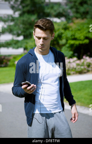 MAN praticando uno sport Foto Stock