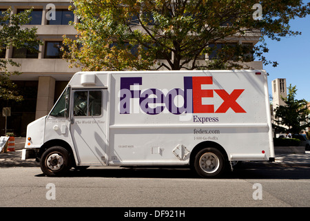 Consegna FedEx carrello parcheggiato in Washington, DC Foto Stock