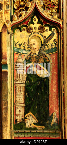 Occhio, Suffolk, medievale Rood Screen Pittura 1480, Santa Barbara con torre e ramo di palma, dipinti Arte santa cristiana santi Foto Stock
