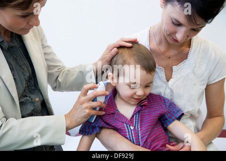 Temperatura, bambino Foto Stock