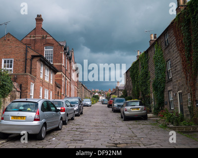 Strada di ciottoli su una lunga fila di Belper, Derbyshire, Regno Unito. Foto Stock