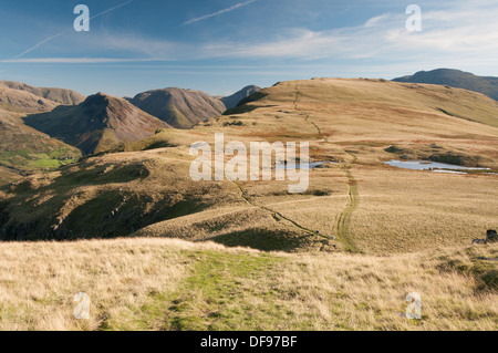 Vista verso la testa Illgill, Yewbarrow e Kirk è sceso dal Whin Rigg, Lake District inglese Foto Stock