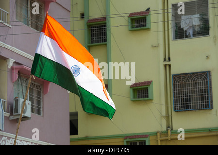 Bandiera indiana di fronte ad un edificio. India Foto Stock