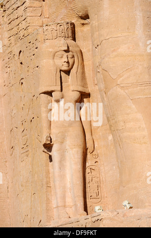 Statua di Nefertari, moglie di Ramesse II - Grande Tempio di Ramesse II ad Abu Simbel Egitto superiore Foto Stock