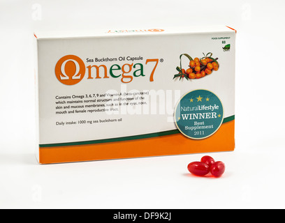 Omega 7 capsule (bacche di olivello spinoso Olio Foto stock - Alamy