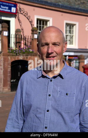 John Stevenson MP Membro del Parlamento per Carlisle al di fuori "l'Old Town Hall' in Carlisle Cumbria Inghilterra Regno Unito Foto Stock