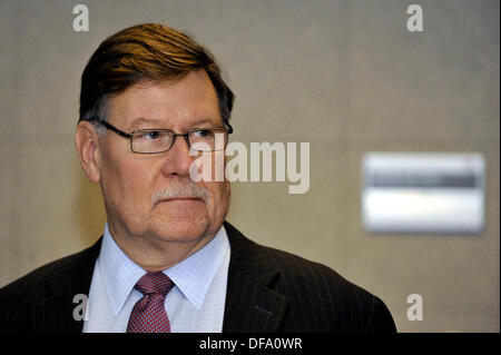 Brno, Repubblica Ceca. 1° Ott, 2013. Ex camion Tatra maker's direttore generale Ronald Adams, che facce fino a cinque anni di carcere per corruzione si è visto all'Brno Corte comunale di Brno, in Repubblica ceca, Ottobre 1, 2013. Adams secondo l'accusa ha offerto il vice ministro della Difesa di Martin Bartak corrompere di 20 milioni di corone. Adams lo ha negato di oggi. © Vaclav Salek/CTK foto/Alamy Live News Foto Stock