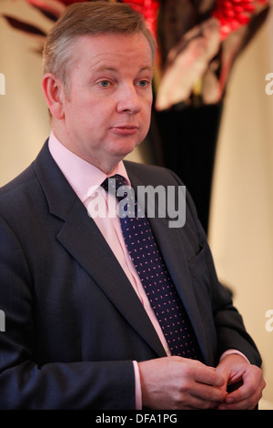 Rt Hon Michael Gove MP il Segretario di Stato per l'Educazione assiste spettatore la scuole annuale conferenza presso il Methodist Central Hall ho Foto Stock