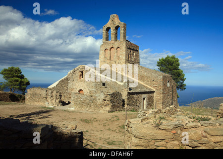 Chiesa di Santa Creu de Rodes vicino il restaurato Monastero di Sant Pere de Rodes, Girona, Spagna Foto Stock