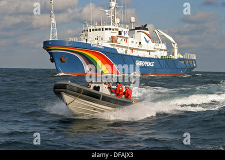 Canale Inglese la campagna Greenpeae nave MV Esperanza nel Canale della Manica. Foto Stock