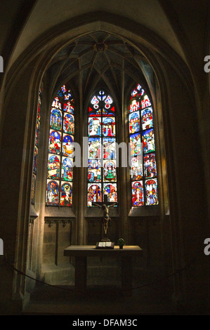 Vetrata della cappella di un altare, Ulm Munster, minster chiesa, Ulm, Baden-Wuerttemberg, Germania Foto Stock