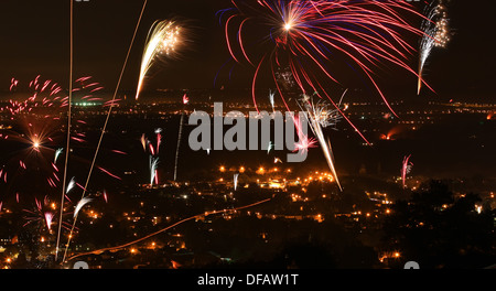 Immagine composita di fuochi d'artificio adottate nel periodo di un'ora o così Foto Stock