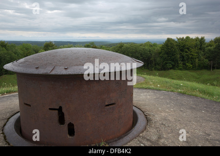 Close-up di una mitragliatrice torretta sul Fort Douaumont Foto Stock