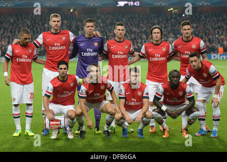 Londra, Regno Unito. 01 ott 2013. Arsenal team prima della UEFA Champions League match tra Arsenal da Inghilterra e Napoli da Italia ha suonato presso l'Emirates Stadium, l'Ottobre 01, 2013 a Londra, Inghilterra. © Mitchell Gunn/ESPA/Alamy Live News Foto Stock