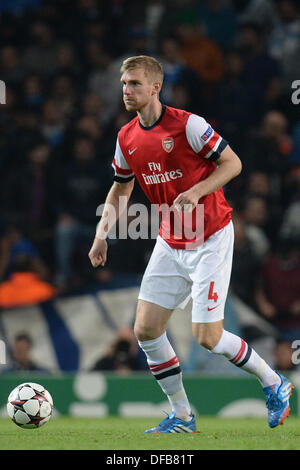 Londra, Regno Unito. 01 ott 2013. Arsenal il defender Per Mertesacker dalla Germania durante la UEFA Champions League match tra Arsenal da Inghilterra e Napoli da Italia ha suonato presso l'Emirates Stadium, l'Ottobre 01, 2013 a Londra, Inghilterra. © Mitchell Gunn/ESPA/Alamy Live News Foto Stock