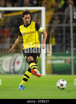 Dortmund, Germania. 01 ott 2013. Dortmund Mats Hummels corre con la palla durante la Champions League Gruppo F match tra Borussia Dortmund e Olympique Marsiglia a Dortmund, Germania, 01 ottobre 2013. Foto: Bernd Thissen/dpa/Alamy Live News Foto Stock