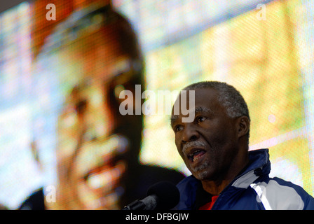 Il Presidente Thabo Mbeki parla durante le elezioni presidenziali in Imbizo Ladysmith, 6 ottobre 2007. Foto Rogan Ward. Foto Stock