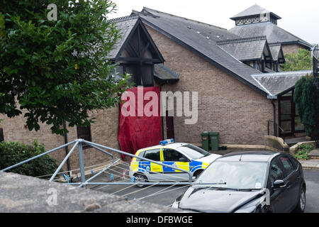 Aberystwyth, Wales, Regno Unito . 02oct, 2013. Una donna anziana , creduto di essere nel suo 70's, è morto in un incendio presso il suo appartamento nel Glyn Padarn al riparo complesso di abitazioni, Llanbadarn Aberystwyth UK, azionato da Tai Cantref housing association i servizi di emergenza sono stati avvisati alle 20.30 di martedì sera ed evacuato tutti i rimanenti 27 residenti, 25 dei quali sono stati autorizzati a ritornare nelle loro proprietà a 2.00am questa mattina, con solo gli occupanti andare i due appartamenti adiacenti a fuoco ancora non è in grado di tornare a casa Aberystwyth Wales UK, mercoledì 2 ottobre 2013 Foto © keith morris © keith morris/Alam Foto Stock