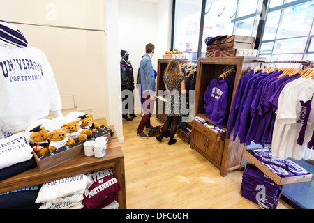 Ristrutturato student union shop in Portsmouth union building Foto Stock