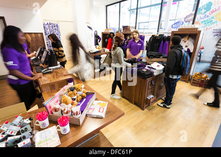 Ristrutturato student union shop in Portsmouth union building Foto Stock