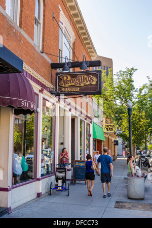 Bar ad ovest sulla strada principale del centro storico di Boise, Idaho, Stati Uniti d'America Foto Stock