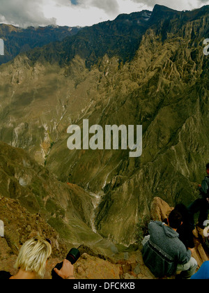 Il Canyon del Colca come visto da Cruz del Condor mirador. Foto Stock