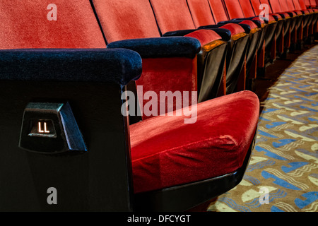 Righe a ll'iconica della Radio City Music Hall Theatre di New York City. Foto Stock