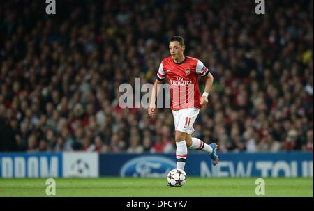 Londra, Regno Unito. 01 ott 2013. UEFA Champions League fixture tra Arsenal e SSC Napoli da Emirates Stadium. Mesut Oezil Arsenal © Azione Sport Plus/Alamy Live News Foto Stock