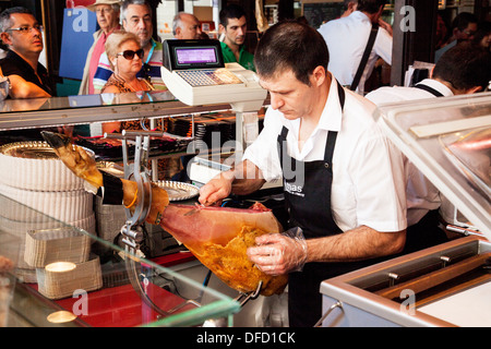 Jamón serrano essendo tagliato Foto Stock