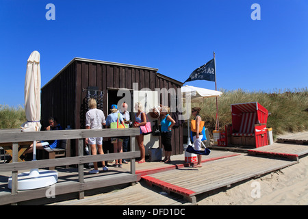 Strada per la spiaggia presso il ristorante SANSIBAR vicino a Rantum, isola di Sylt, Schleswig-Holstein, Germania Foto Stock