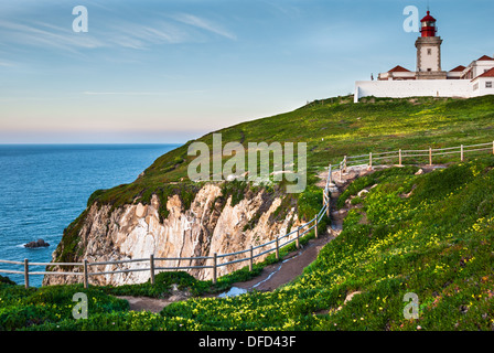 Cabo da Roca faro all'Oceano Atlantico, Portogallo Foto Stock