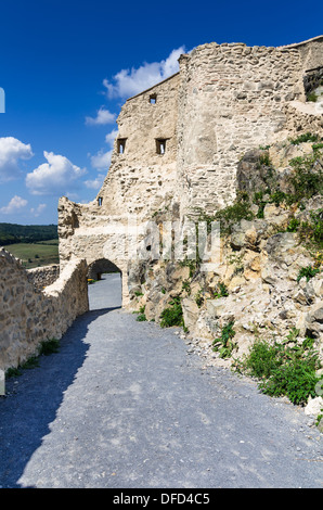 Le rovine della fortezza di Rupea, dalla Transilvania medioevale, costruita dai sassoni nel XIV secolo, oggi punto di riferimento della Romania Foto Stock