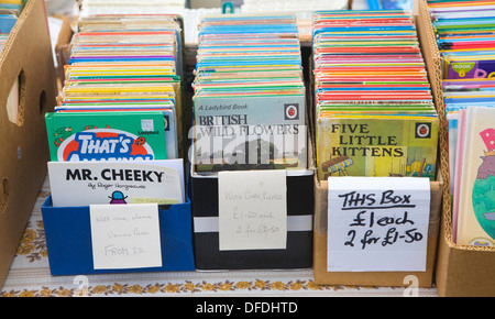 Libri per bambini in vendita auto vendita boot UK Foto Stock