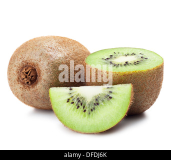 Pezzi fresche kiwi su sfondo bianco Foto Stock