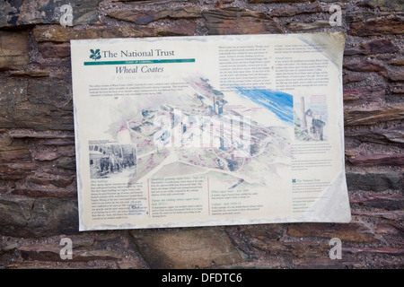 Il National Trust segno per Wheal Coates miniera di stagno rovine sant Agnese testa Cornwall Inghilterra Foto Stock