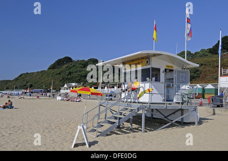 Stazione bagnino sulla spiaggia di Bournemouth Bournemouth Dorset Inghilterra Foto Stock