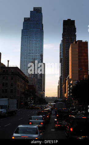 Manhattan, New York, Stati Uniti d'America. 01 ott 2013. FILE - un file foto datata 01 ottobre 2012 mostra pendolari nel traffico a Manhattan, New York, Stati Uniti d'America, 01 ottobre 2013. Foto: Reinhard Kaufhold/dpa/Alamy Live News Foto Stock