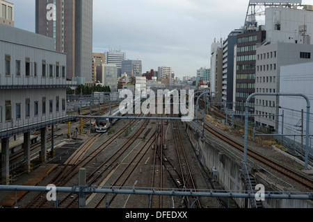 JR binari ferroviari la stazione di Shinjuku Foto Stock