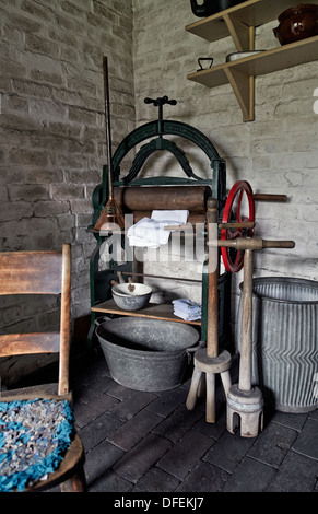 Indumenti tradizionali, articoli per il bagno degli anni '1800/primi anni '1900, esposti al Black Country Museum di Dudley, Inghilterra, Regno Unito Foto Stock
