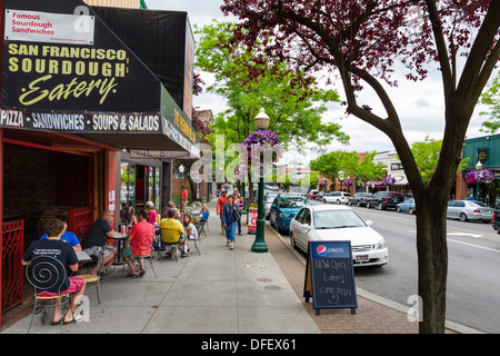 Cafe e negozi su Sherman Avenue nel centro di Coeur d'Alene, Idaho, Stati Uniti d'America Foto Stock