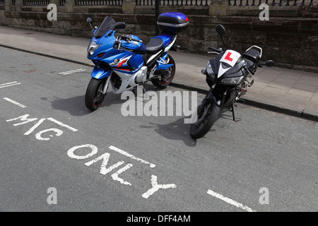 Un motociclo solo parcheggio Bay nel centro della città di Glasgow, Scotland, Regno Unito Foto Stock