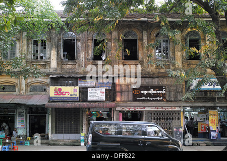 Le facciate del vecchio Yangon Foto Stock