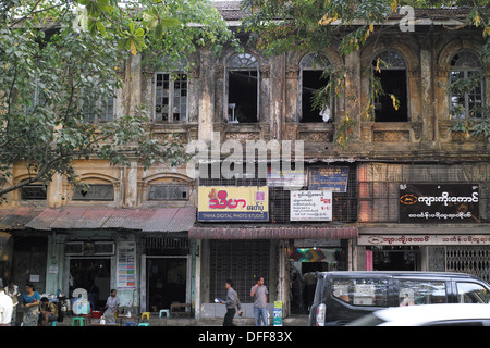 Le facciate del vecchio Yangon Foto Stock