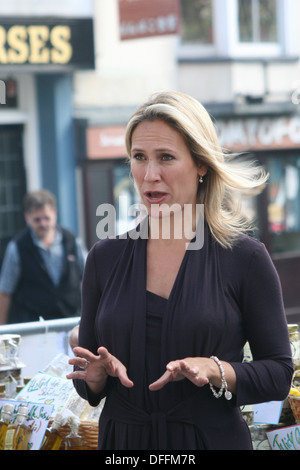 Il presentatore TV e newsreader Sophie Raworth filmata in Brighton Foto Stock