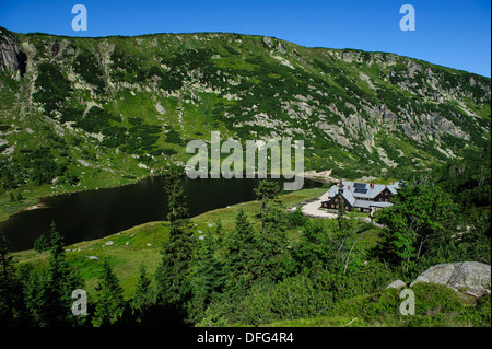 Vista di un rifugio di montagna a monti Karkonosze, Polonia. Foto Stock