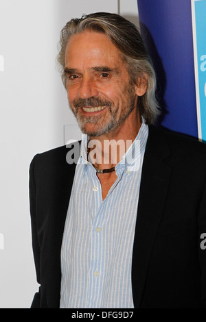 Oscar attore Jeremy Irons dà una conferenza stampa per il suo nuovo film "Treno Notte a Lisbona" ad Atene. Foto Stock