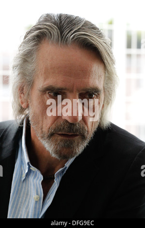 Oscar attore Jeremy Irons dà una conferenza stampa per il suo nuovo film "Treno Notte a Lisbona" ad Atene. Foto Stock