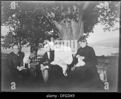 Roosevelt e Eleanor Roosevelt con Warren Delano III e Sara Delano Roosevelt a Newburgh, New York 196164 Foto Stock