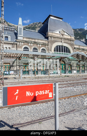 A Canfranc stazione ferroviaria internazionale nei Pirenei, a Canfranc, Huesca, Spagna Foto Stock